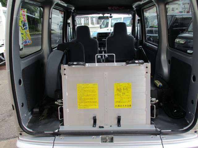 Daihatsu Hijet Cargo 10