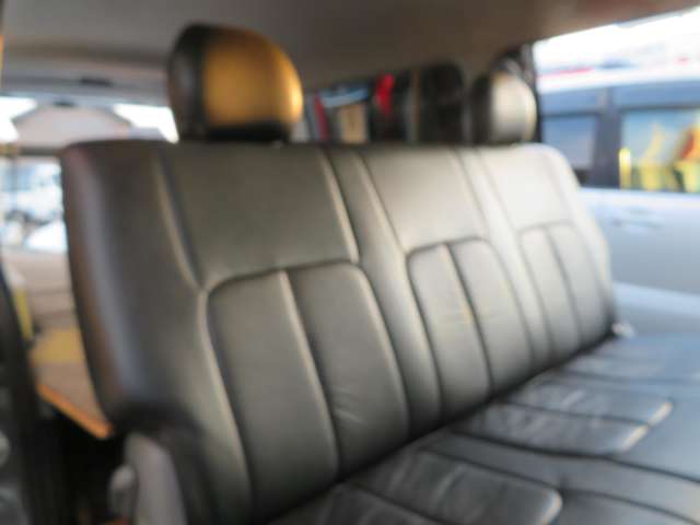 Toyota Hiace Van 11