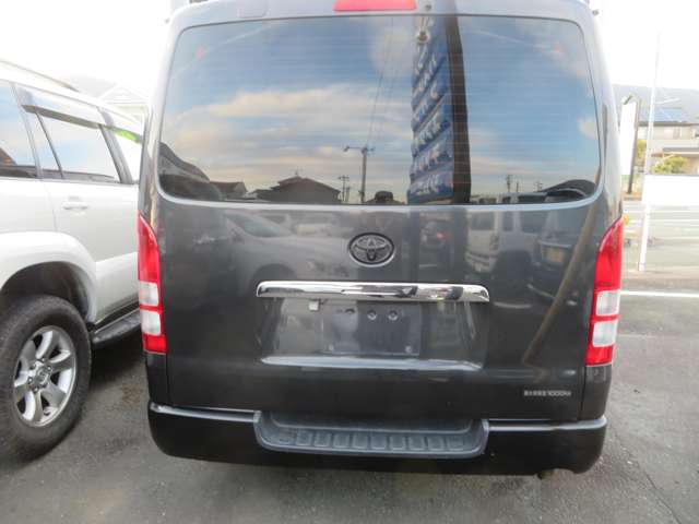 Toyota Hiace Van 3