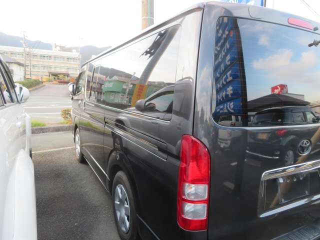 Toyota Hiace Van 4