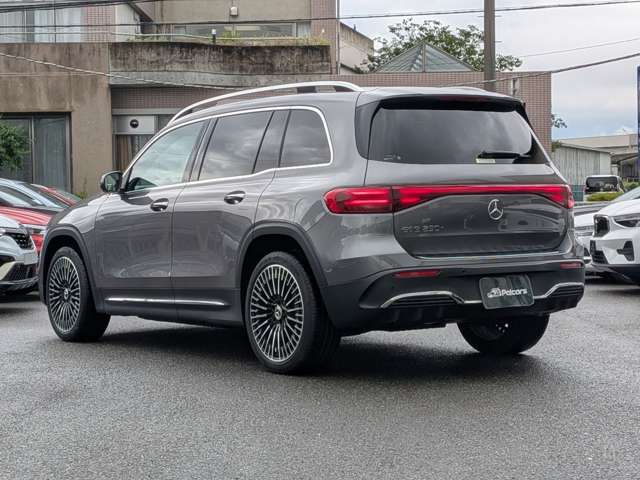 Mercedes-Benz EQB 11