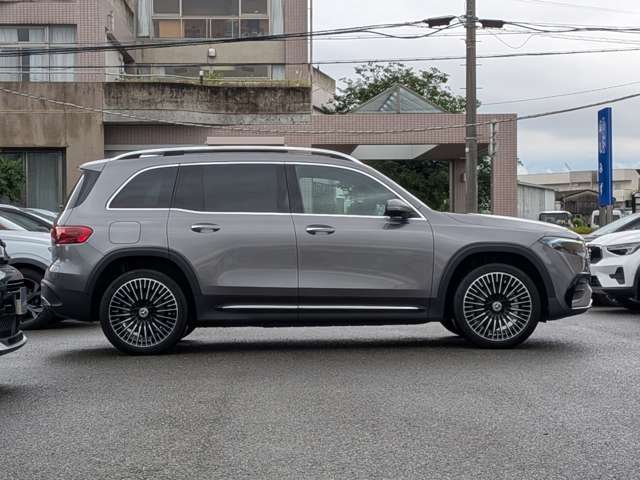 Mercedes-Benz EQB 8