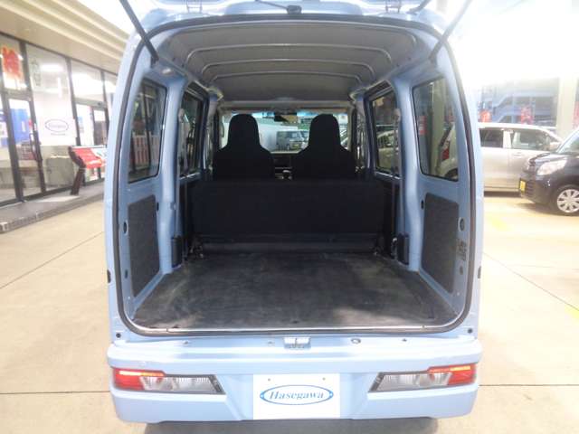 Daihatsu Hijet Cargo 11