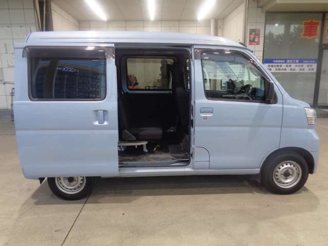 Daihatsu Hijet Cargo 6