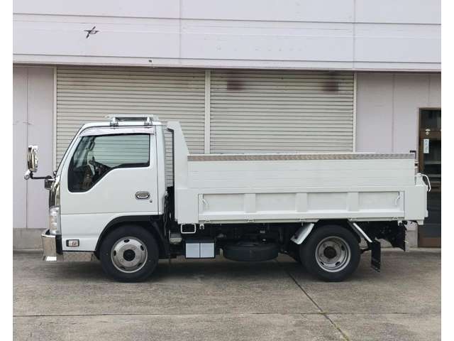 Isuzu Elf 12