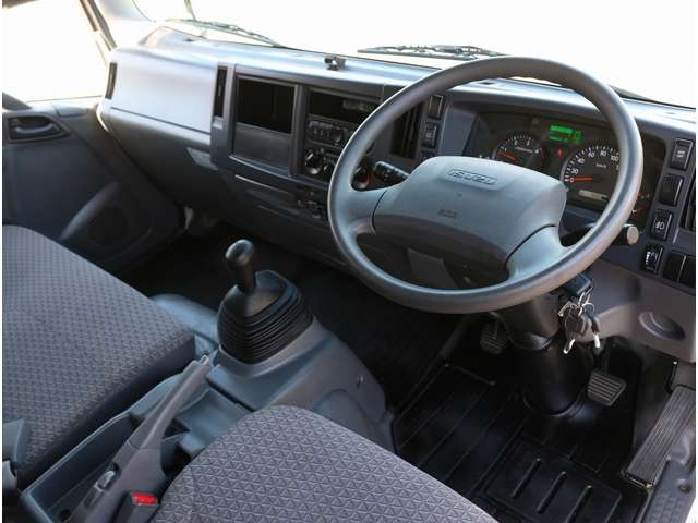 Isuzu Elf 4