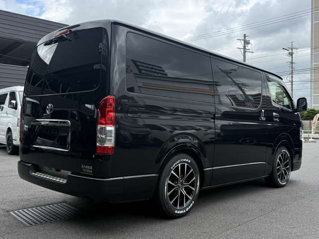 Toyota Hiace Van 9