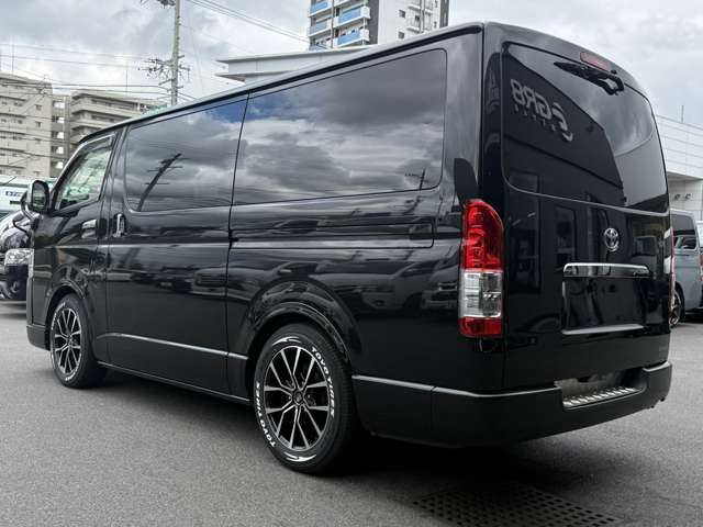 Toyota Hiace Van 10