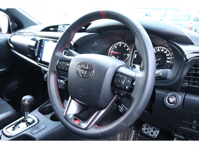 Toyota Hilux 8