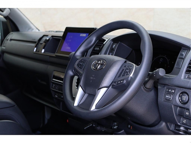 Toyota Hiace 12