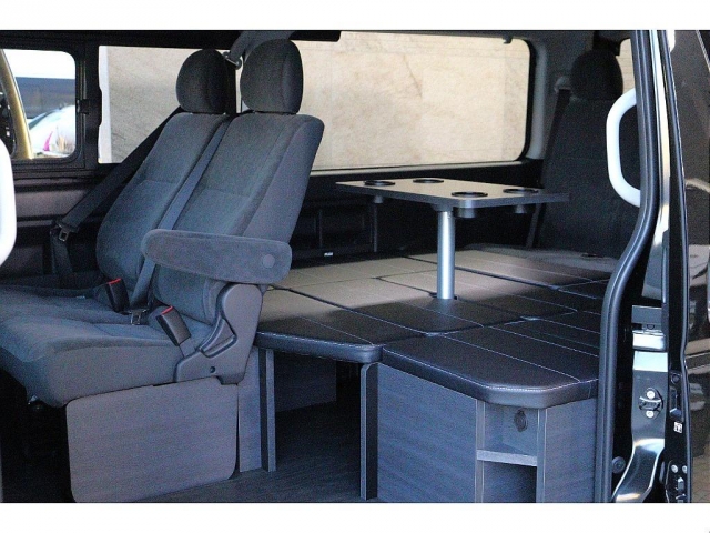Toyota Hiace 2