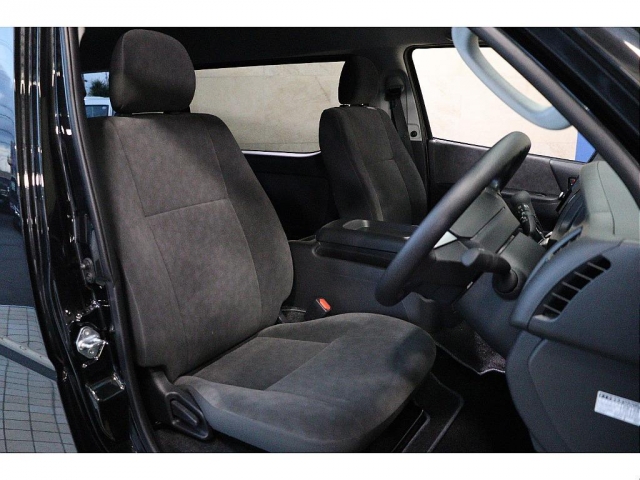 Toyota Hiace 7