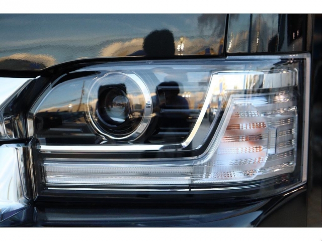 Toyota Hiace 8