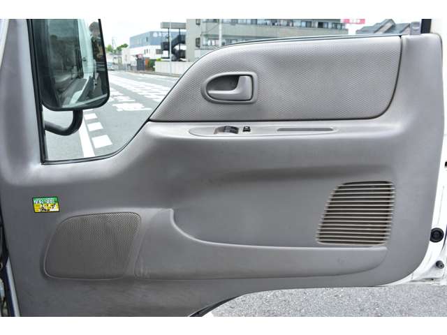 Mazda Titan Dash 8