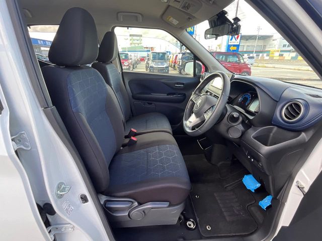 Mitsubishi eK X 9
