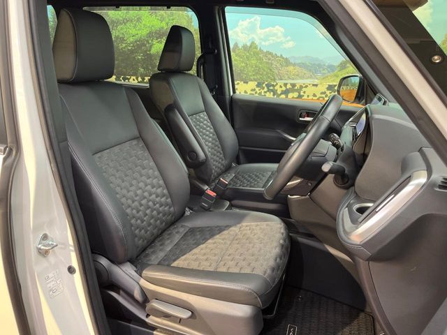 Toyota Voxy 8