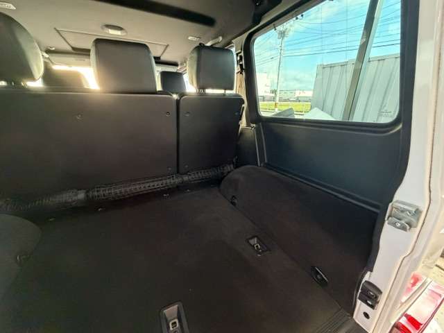 Mercedes-Benz G-Class 12