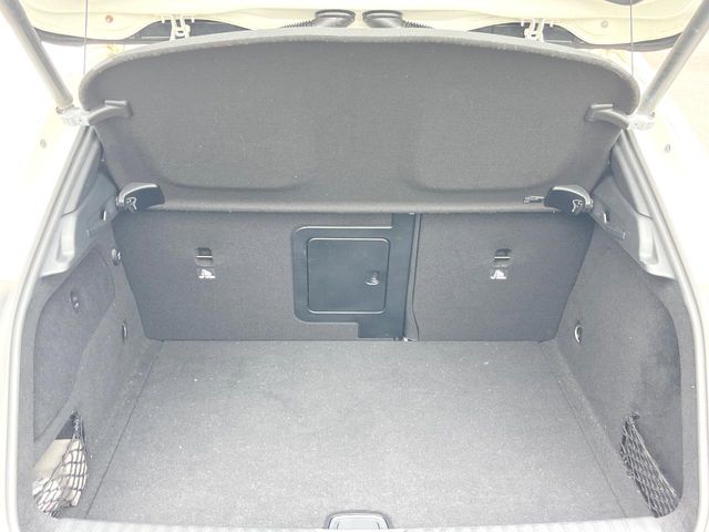 Mercedes-Benz GLA-Class 12