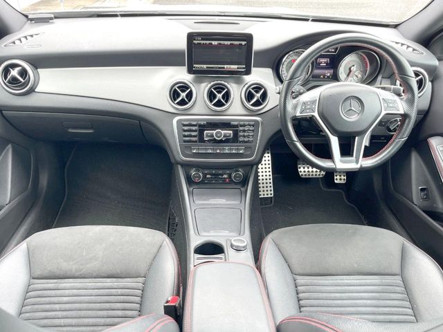 Mercedes-Benz GLA-Class 2