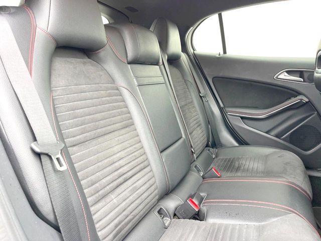 Mercedes-Benz GLA-Class 10