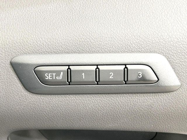 Lexus UX 8