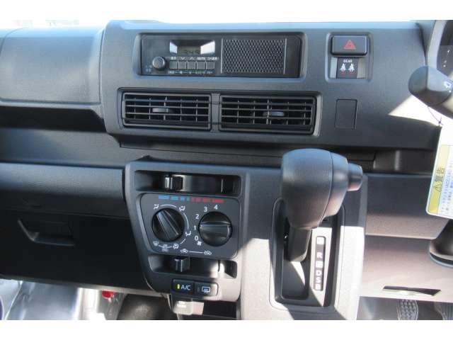 Daihatsu Hijet Cargo 11