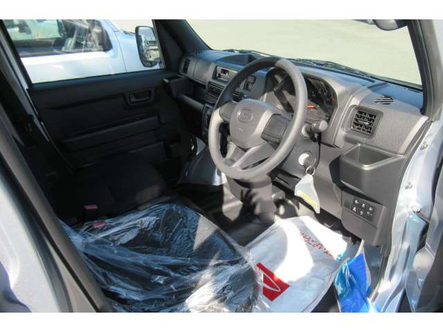 Daihatsu Hijet Cargo 8
