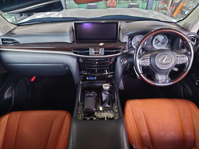 Lexus LX 11