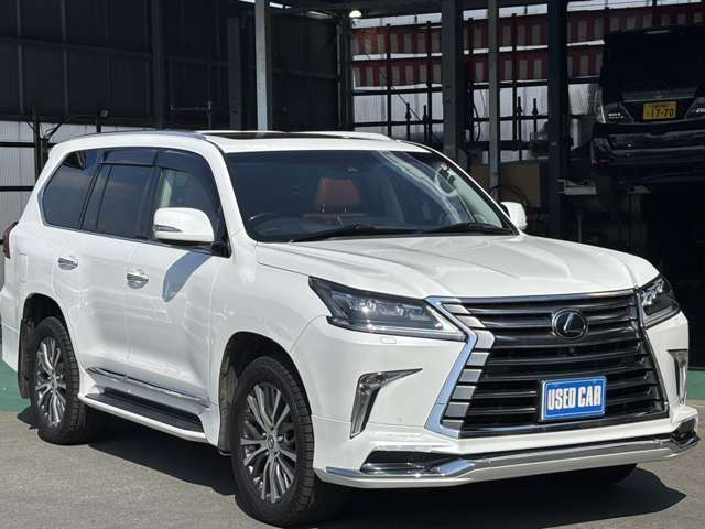 Lexus LX 6