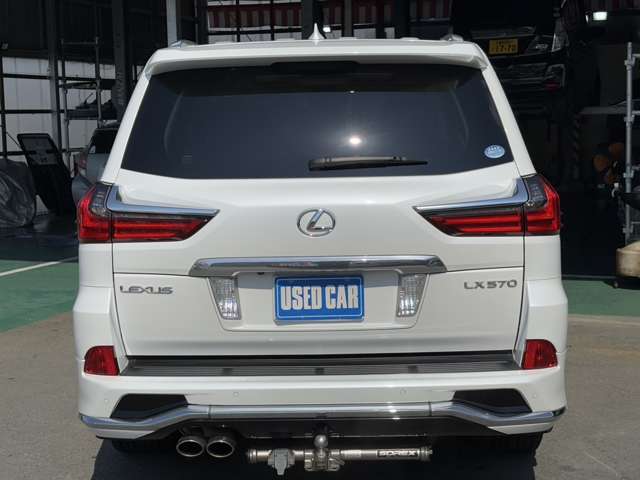 Lexus LX 8