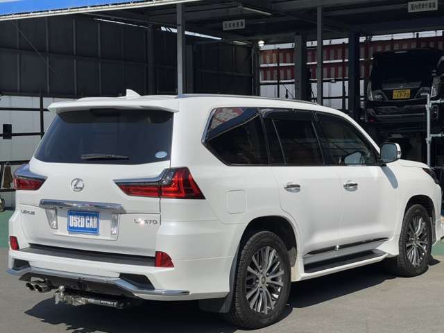 Lexus LX 9