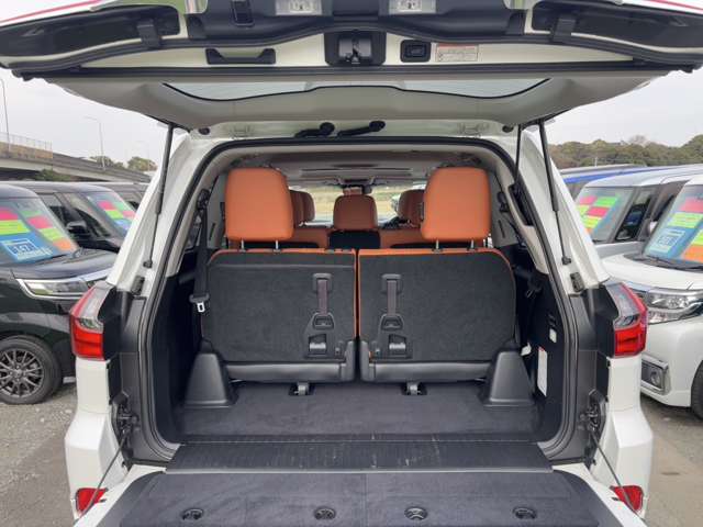 Lexus LX 10
