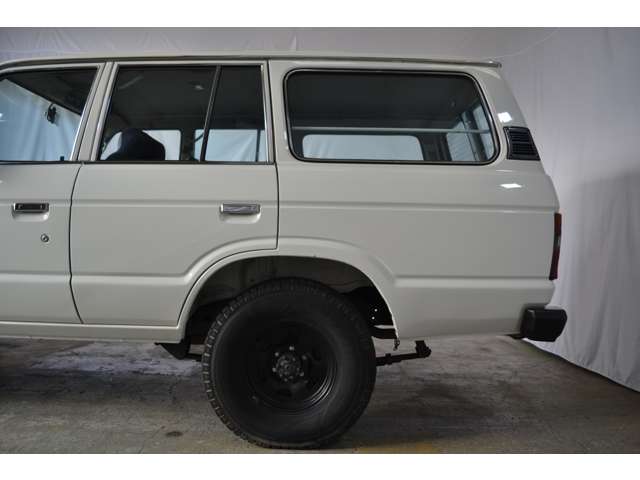 Toyota Land Cruiser 60 3