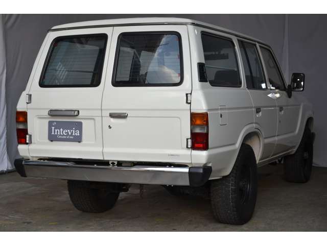 Toyota Land Cruiser 60 6