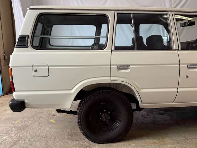 Toyota Land Cruiser 60 7