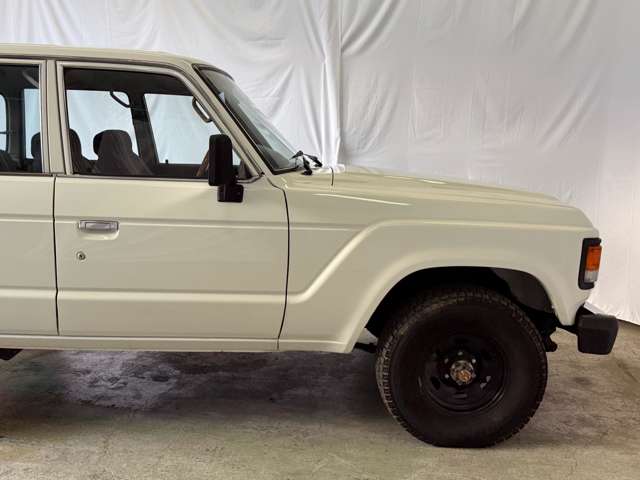 Toyota Land Cruiser 60 8