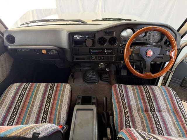 Toyota Land Cruiser 60 9