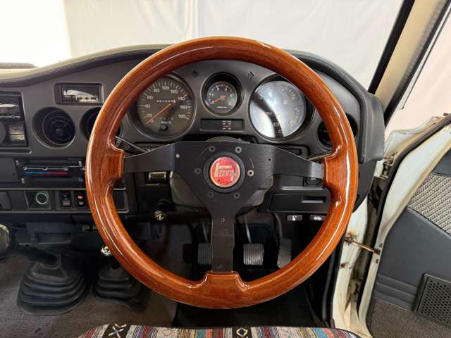 Toyota Land Cruiser 60 10