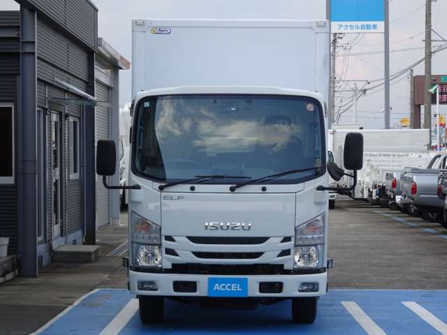 Isuzu Elf 11