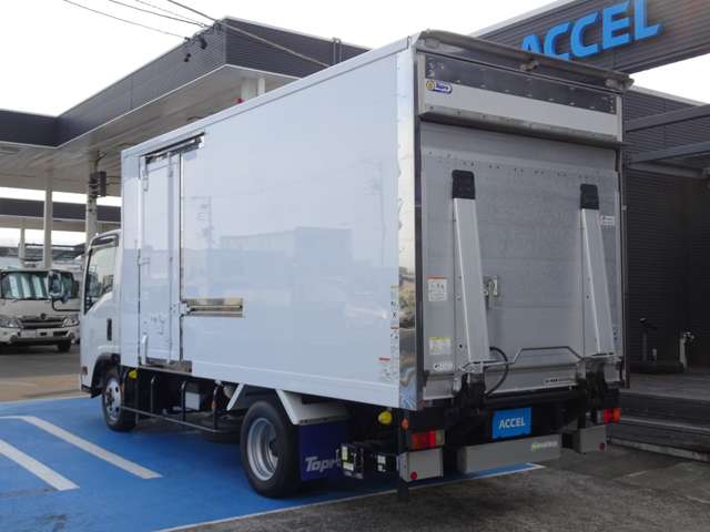 Isuzu Elf 6