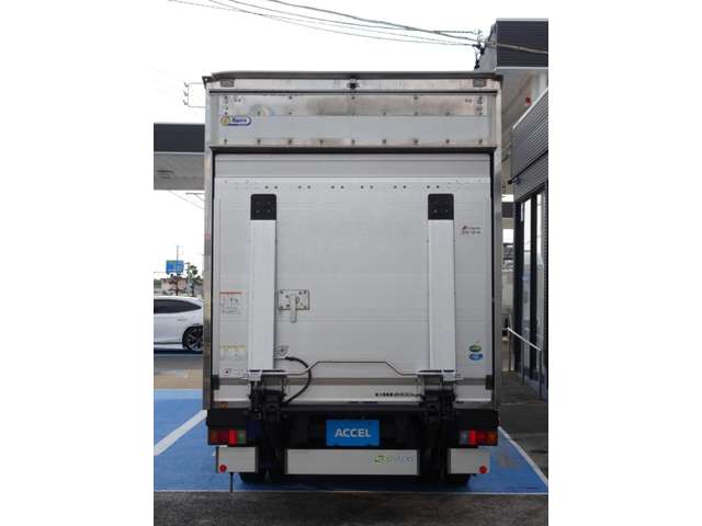 Isuzu Elf 7