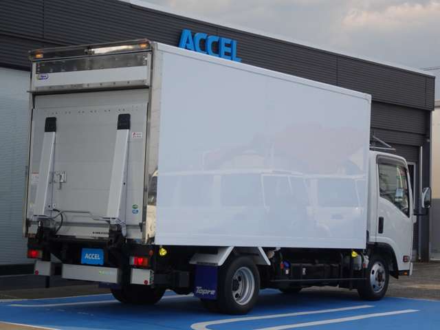 Isuzu Elf 8