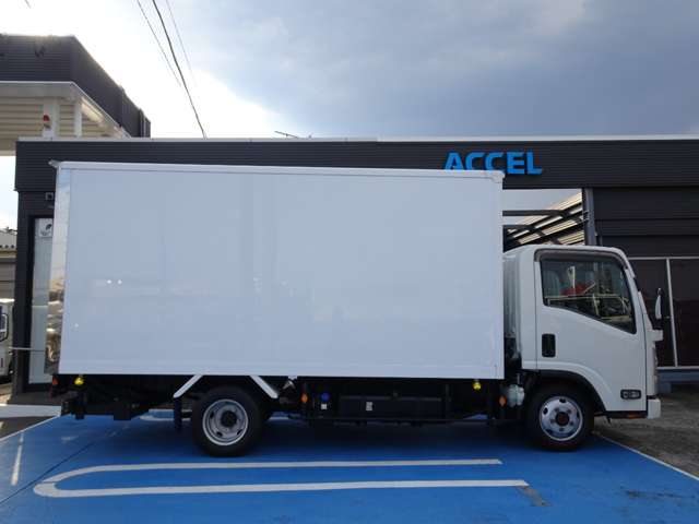 Isuzu Elf 9