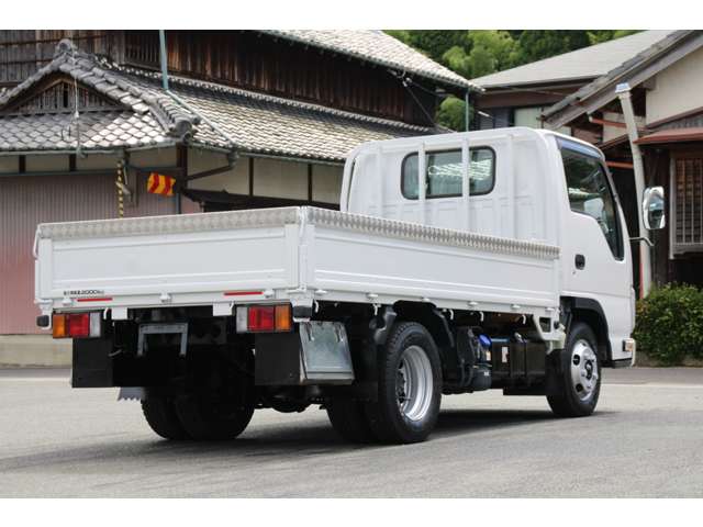 Isuzu Elf 7