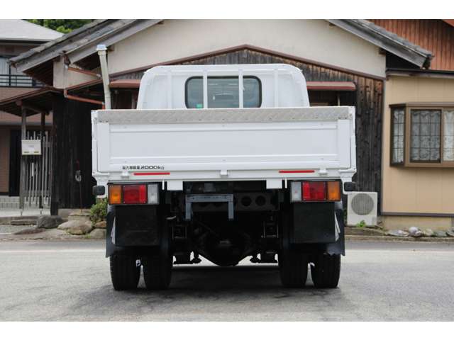 Isuzu Elf 8