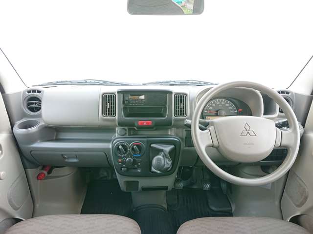 Mitsubishi Minicab Van 6