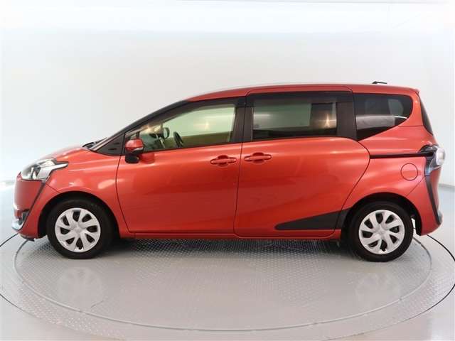 Toyota Sienta 3