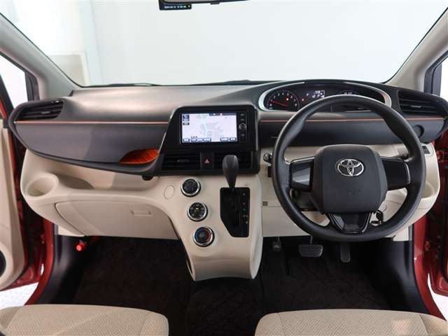 Toyota Sienta 8