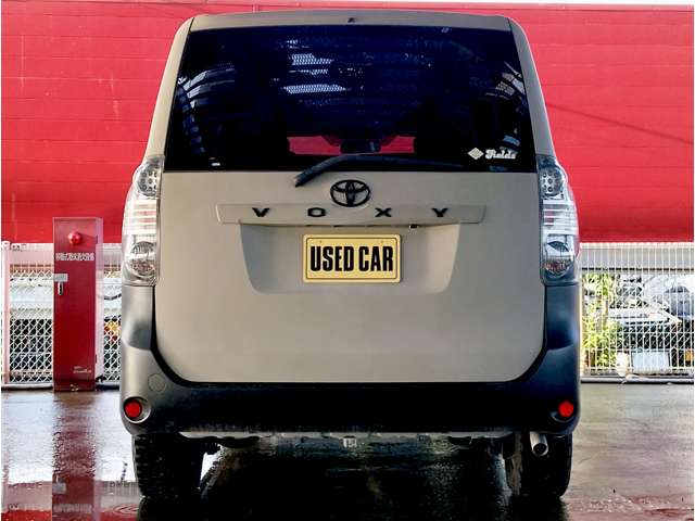 Toyota Voxy 11