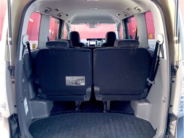 Toyota Voxy 12